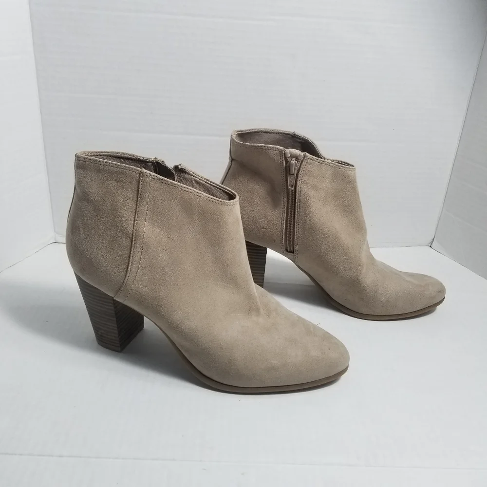 OLD NAVY WOMEN'S TAN ANKLE BOOTS SIZE 9